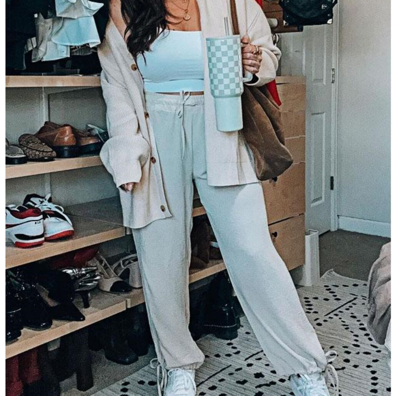 47%Rabatt💥 Herbstlicher neuer Stil Zweiteiliges Set aus gestrickter Jacke mit Knöpfen und Hose für Damen