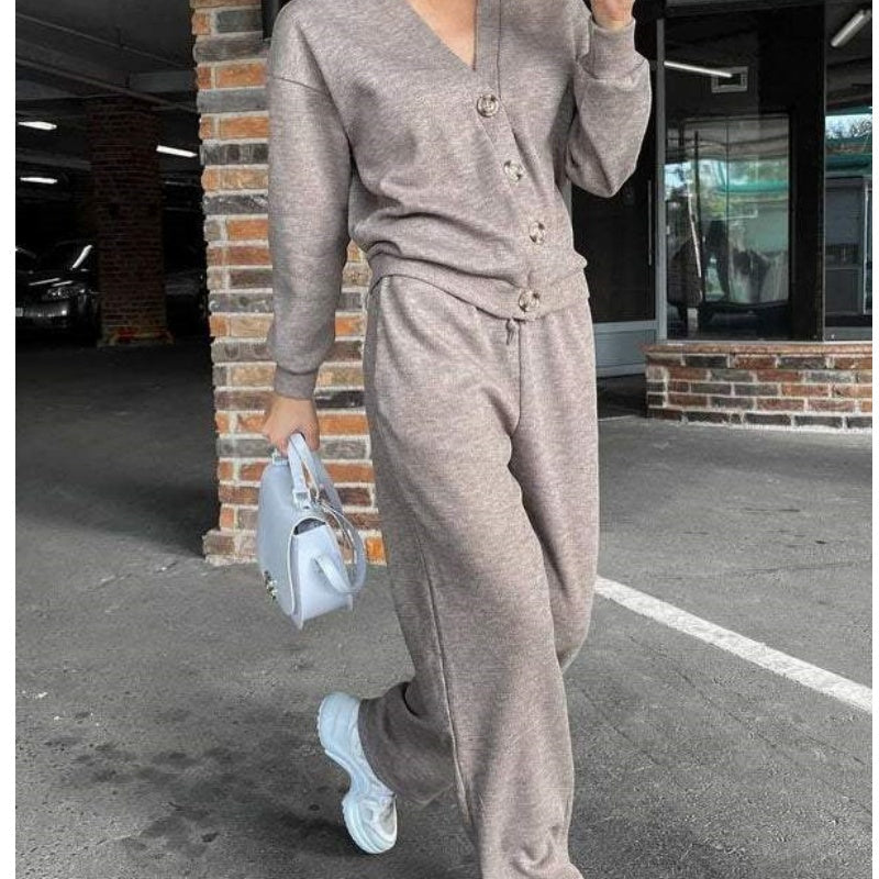 47%Rabatt💥 Herbstlicher neuer Stil Zweiteiliges Set aus gestrickter Jacke mit Knöpfen und Hose für Damen