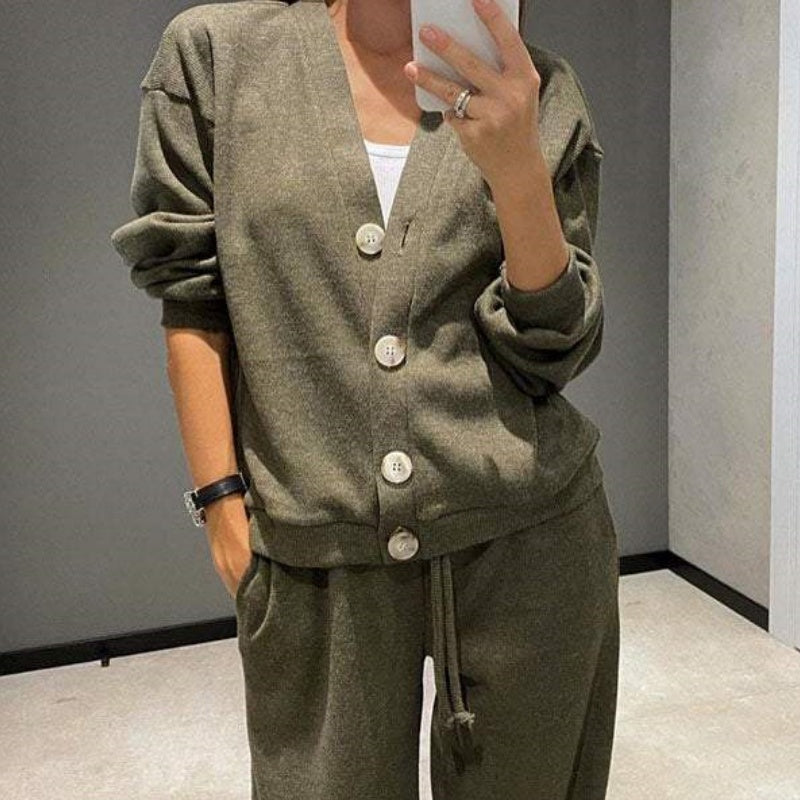 47%Rabatt💥 Herbstlicher neuer Stil Zweiteiliges Set aus gestrickter Jacke mit Knöpfen und Hose für Damen