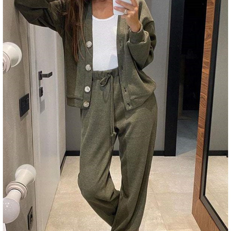 47%Rabatt💥 Herbstlicher neuer Stil Zweiteiliges Set aus gestrickter Jacke mit Knöpfen und Hose für Damen