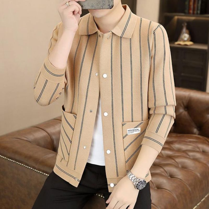 đđLĂ€ssige gestreifte Herren Strickjacke mit Revers