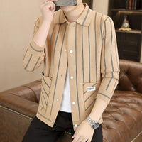 đđLĂ€ssige gestreifte Herren Strickjacke mit Revers