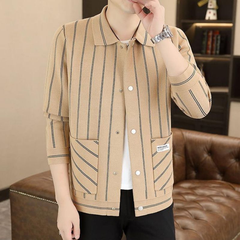 đđLĂ€ssige gestreifte Herren Strickjacke mit Revers