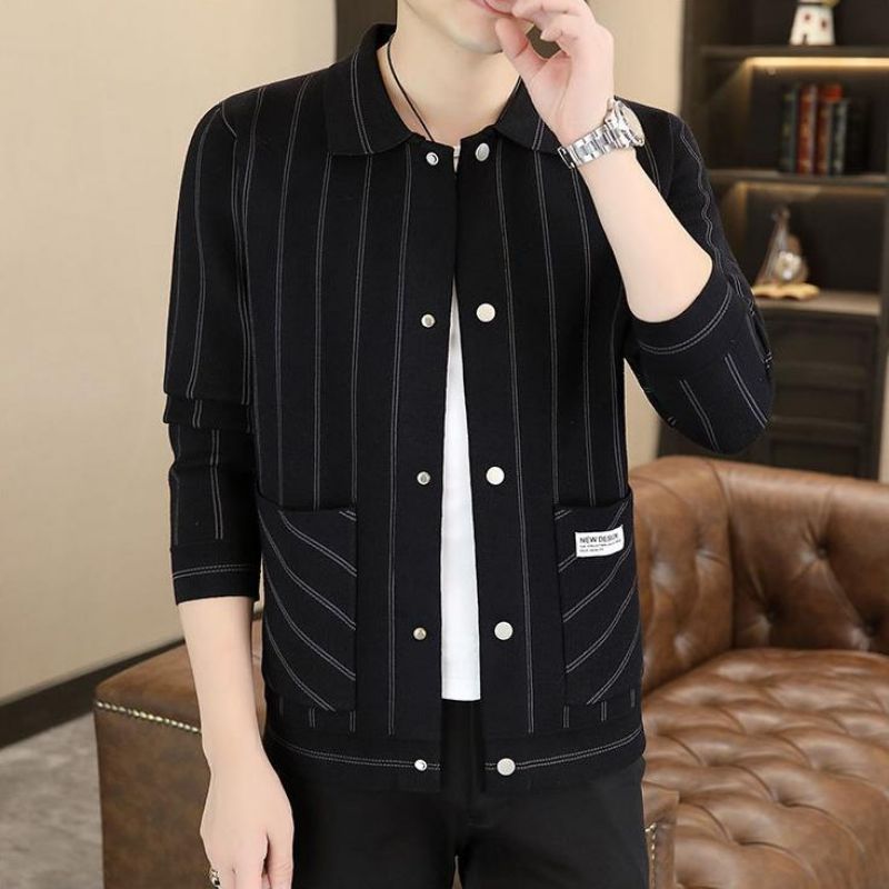 đđLĂ€ssige gestreifte Herren Strickjacke mit Revers