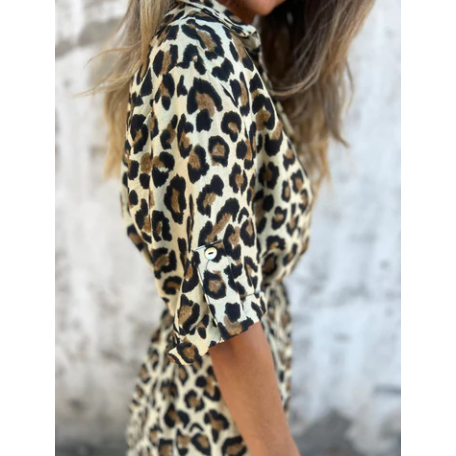 đMaxikleid mit V-Ausschnitt und Leopardenmusterđ