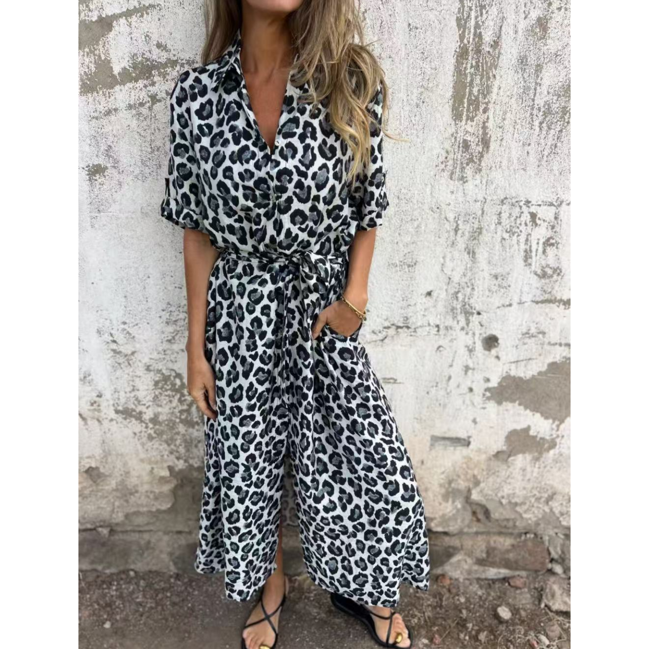 đMaxikleid mit V-Ausschnitt und Leopardenmusterđ