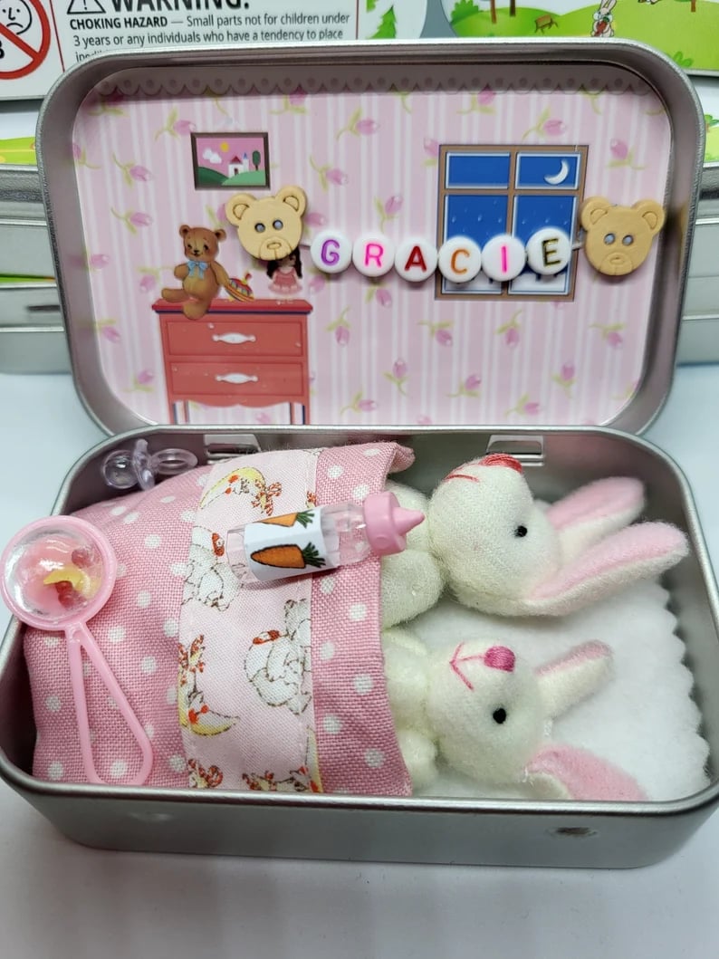 🔥 Bestes Ostergeschenk 50 % RABATT 🎁🐇Niedliche Häschen in einer Konservendose – Mutter und Babykaninchen