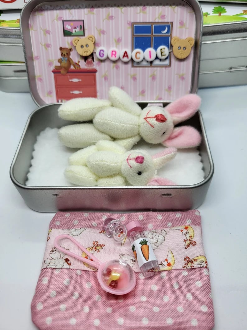 🔥 Bestes Ostergeschenk 50 % RABATT 🎁🐇Niedliche Häschen in einer Konservendose – Mutter und Babykaninchen