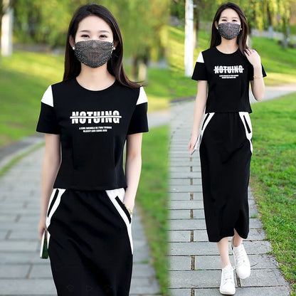 Sportliches Set aus T-Shirt und Midirock mit kurzen Ärmeln (50 % RABATT)
