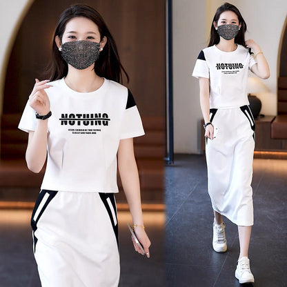 Sportliches Set aus T-Shirt und Midirock mit kurzen Ärmeln (50 % RABATT)