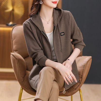 Strickjacke mit Kapuze und Reißverschlüssen und praktischen Taschen